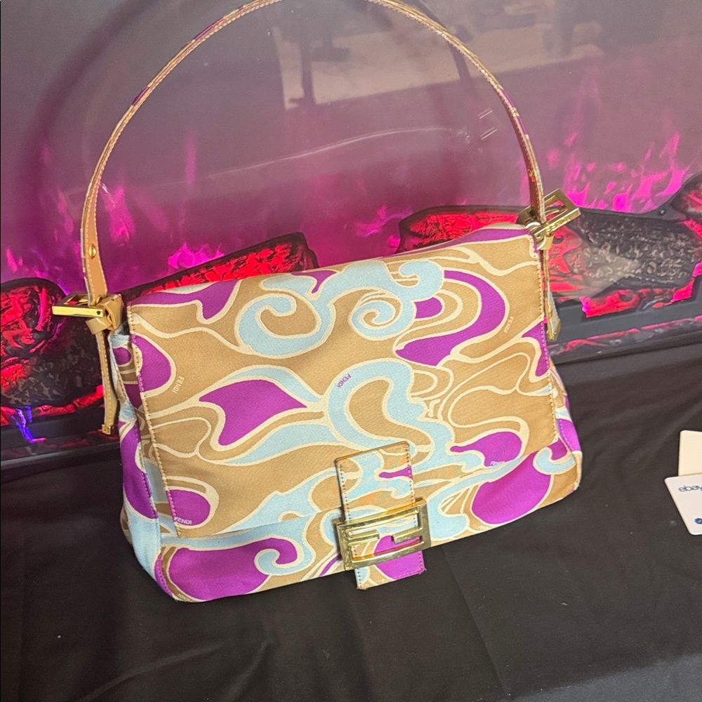 Fendi Marble Baguette - Picture 3 of 10